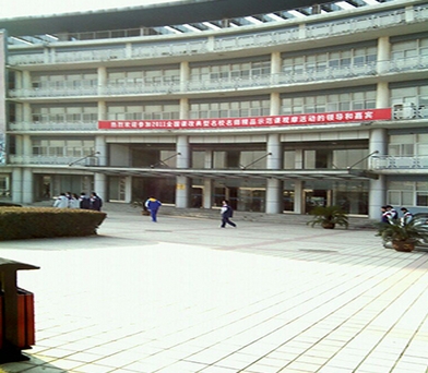 大學(xué)藝文館玻璃清洗